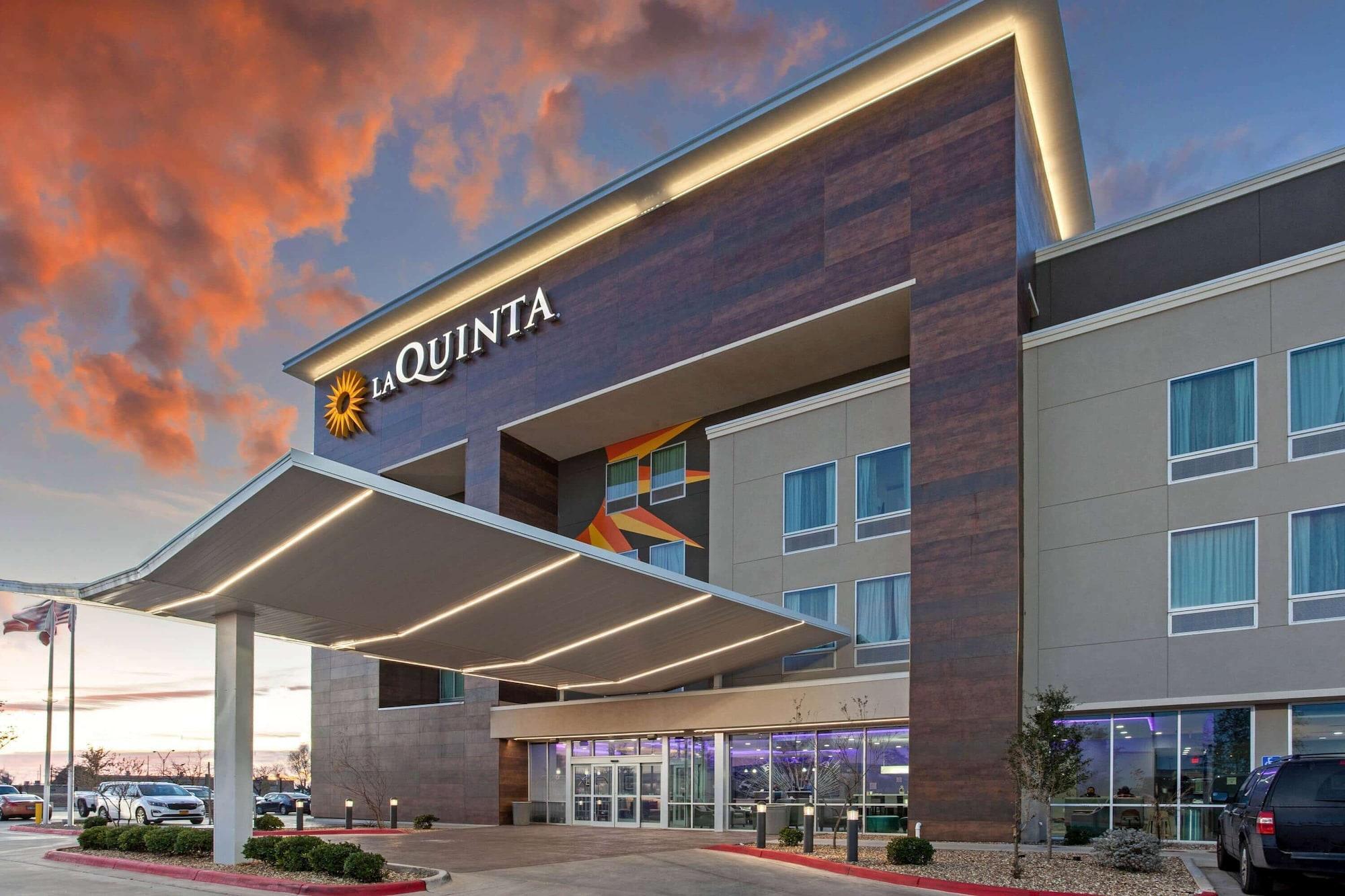 La Quinta By Wyndham Lubbock South Hotel Exterior photo