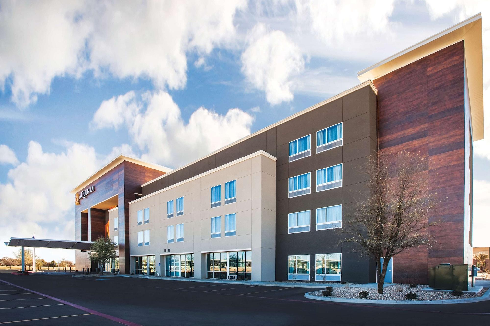 La Quinta By Wyndham Lubbock South Hotel Exterior photo